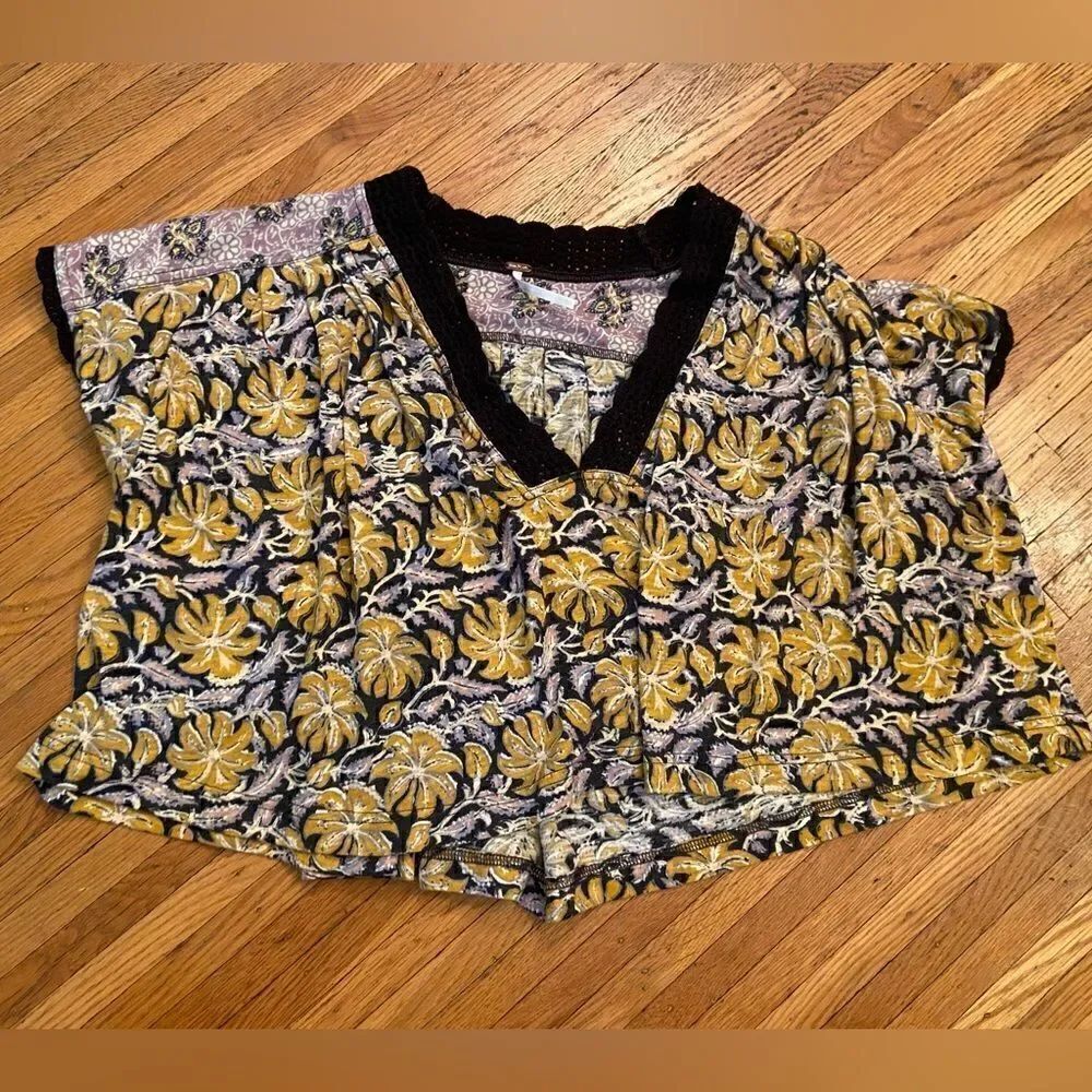 Free People Leilani Top Crochet Trim Print Cropped tee